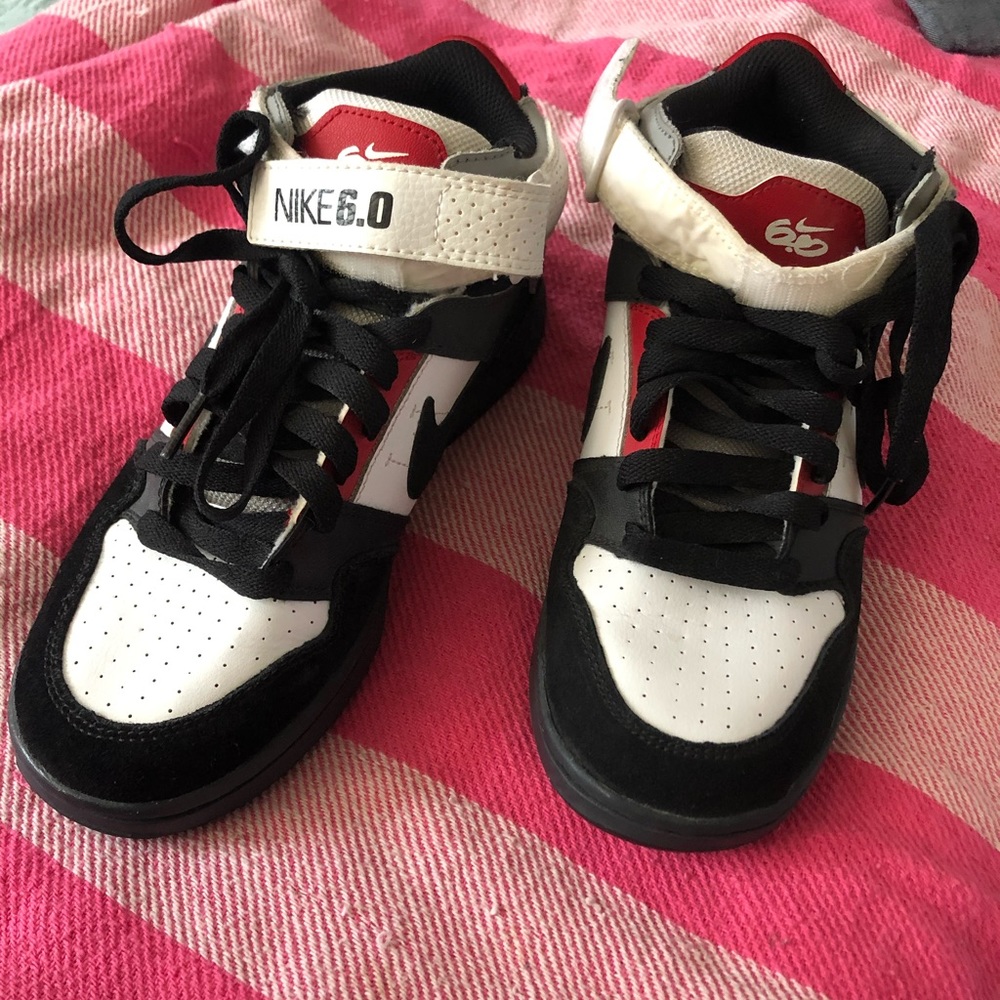 Nike 6.0 black, navy, red high tops